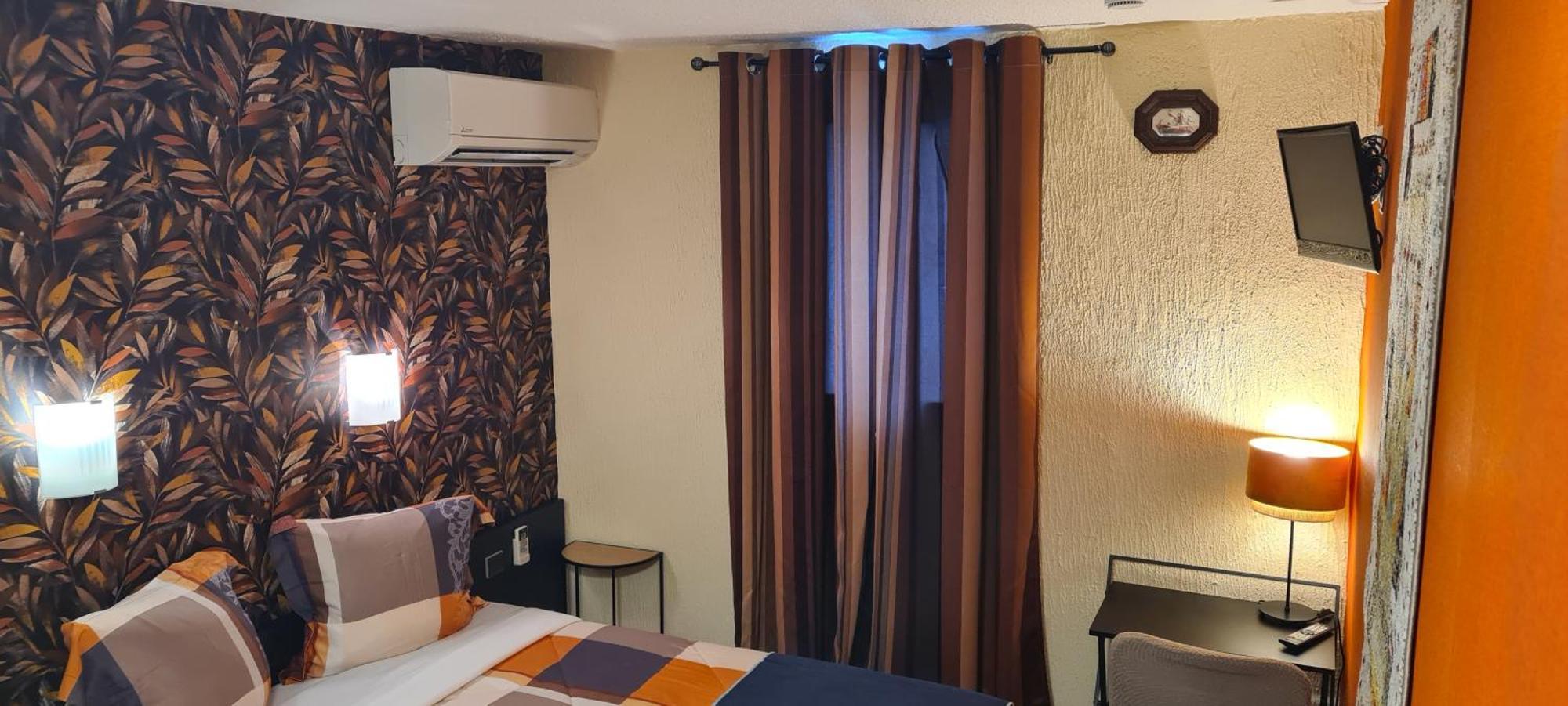 Hotel L'Etoile Aeroport - A61 Carcassonne Bagian luar foto